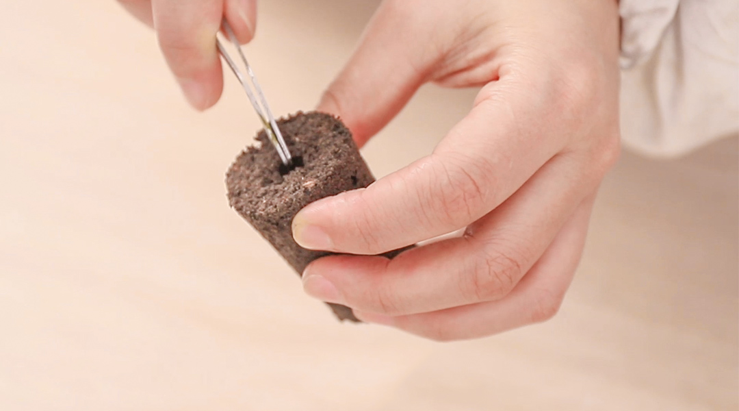 poke the groove in the middle of the substrate with tweezers
